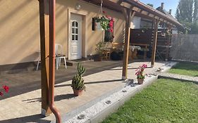 Ezuestfenyo Vendeghaz